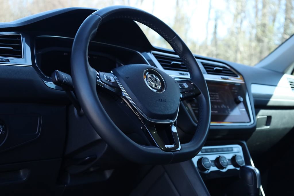 Used 2020 Volkswagen Tiguan SEL image 23