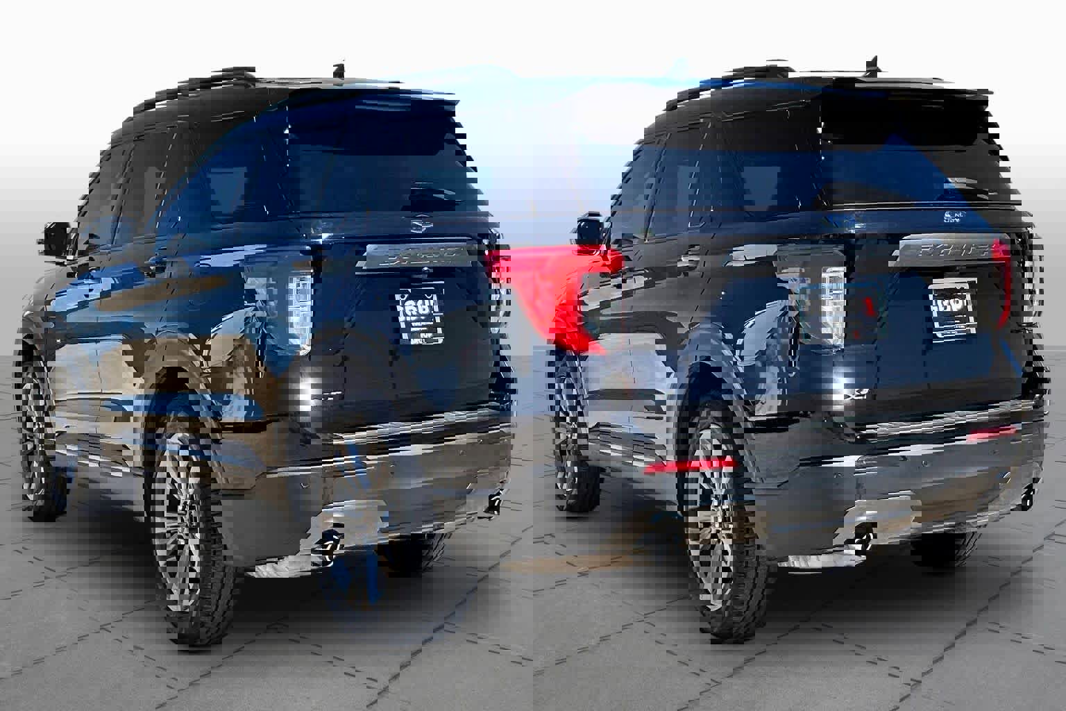 Used 2022 Ford Explorer XLT w/ Equipment Group 202A image 11