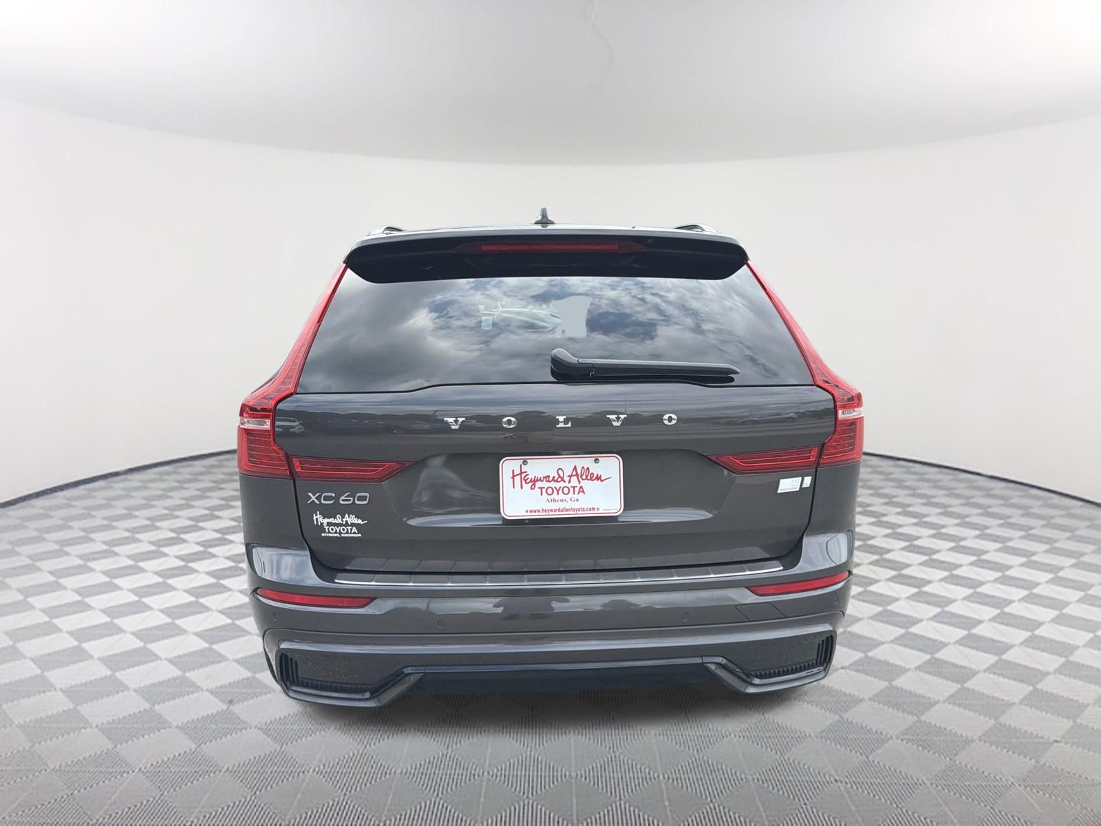 Used 2022 Volvo XC60 T8 R-Design w/ Advanced Package AWD/4WD image 14