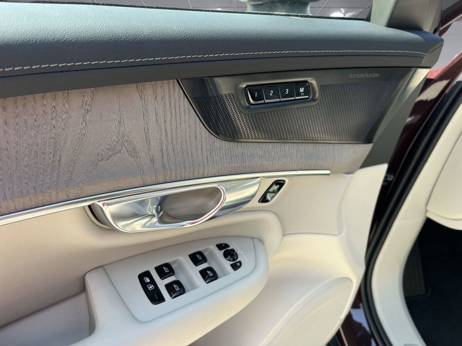 New 2026 Volvo XC90 B5 Ultra image 13