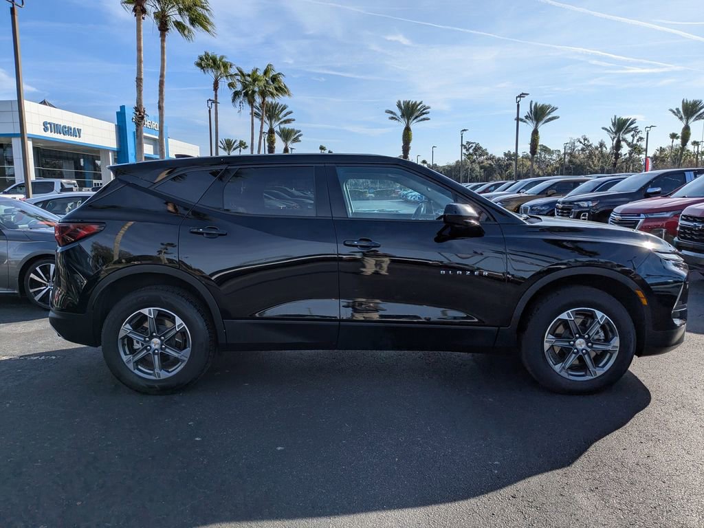 Used 2025 Chevrolet Blazer LT image 3