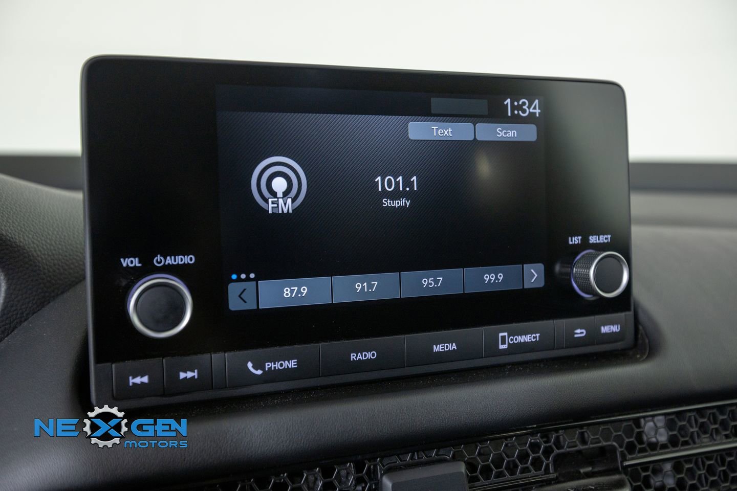 Used 2024 Honda HR-V LX image 17