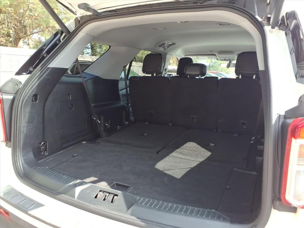 Used 2021 Ford Explorer XLT w/ Equipment Group 202A AWD/4WD image 13