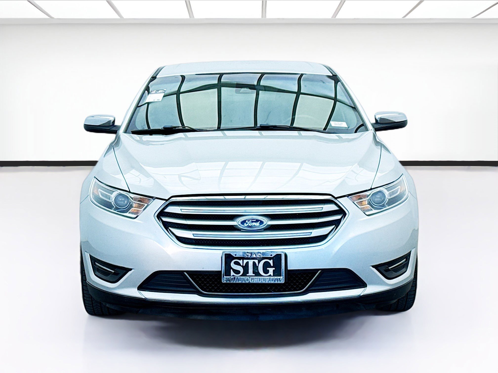 Used 2019 Ford Taurus Limited image 2