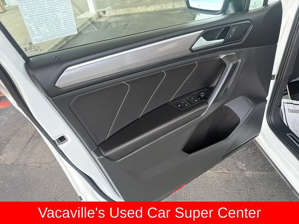 Used 2023 Volkswagen Tiguan SE R-Line FWD image 10