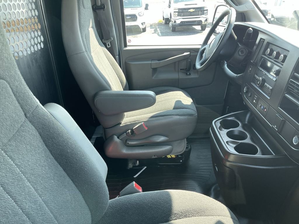 Used 2024 GMC Savana 2500 w/ Driver Convenience Package image 10