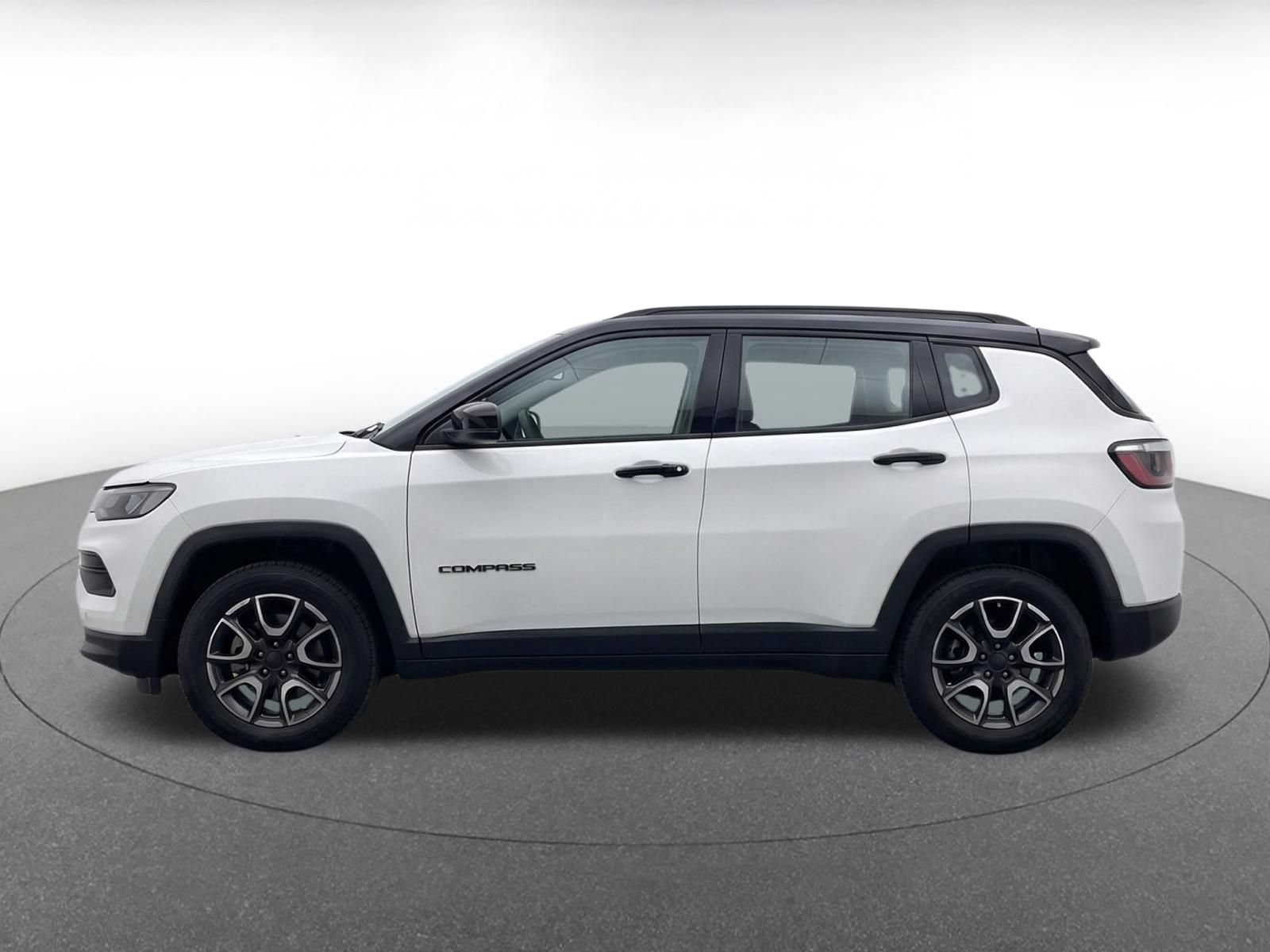 Used 2025 Jeep Compass Trailhawk AWD/4WD image 4