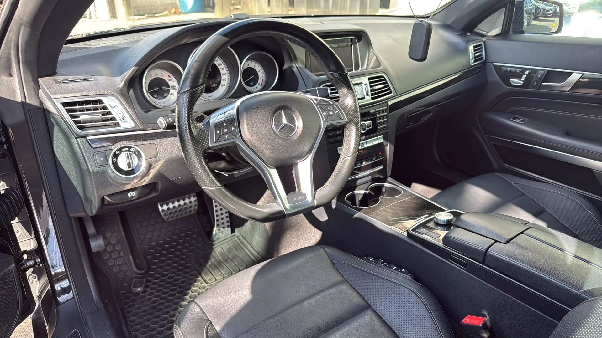 Used 2015 Mercedes-Benz E 400 4MATIC Coupe image 26