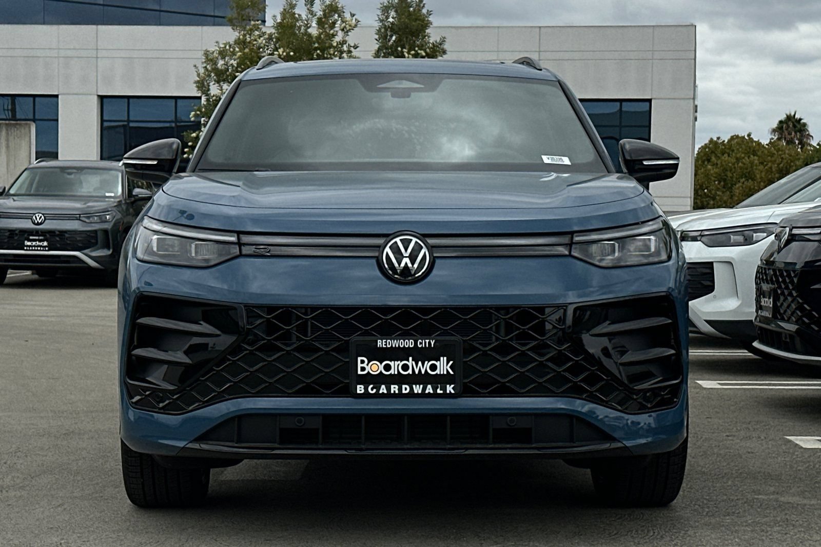 New 2026 Volkswagen Tiguan SE R-Line AWD/4WD image 9