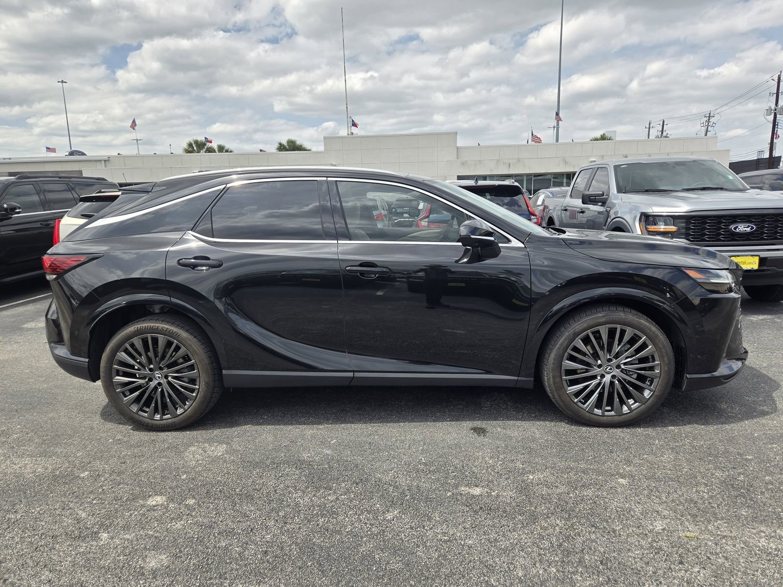 Used 2023 Lexus RX 350 FWD w/ Cold Area Package image 4