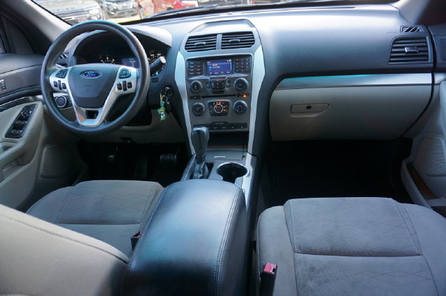 Used 2015 Ford Explorer FWD image 6