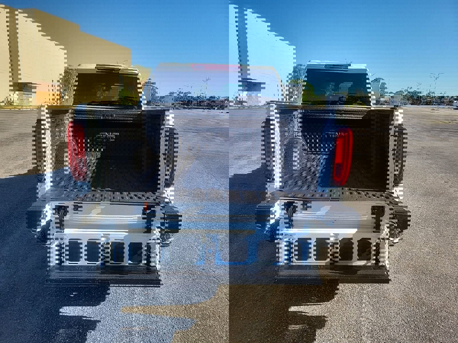 New 2026 GMC Sierra 1500 SLT image 13