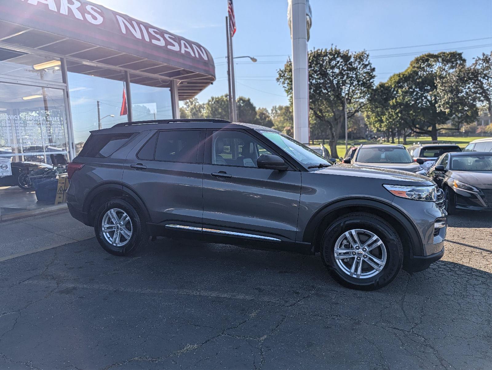 Used 2021 Ford Explorer XLT w/ Equipment Group 202A AWD/4WD image 12