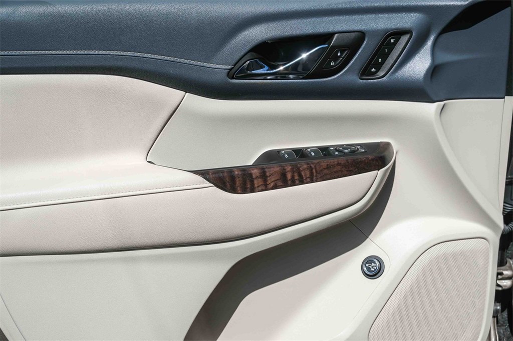 Used 2022 GMC Acadia Denali w/ Denali Ultimate Package image 24