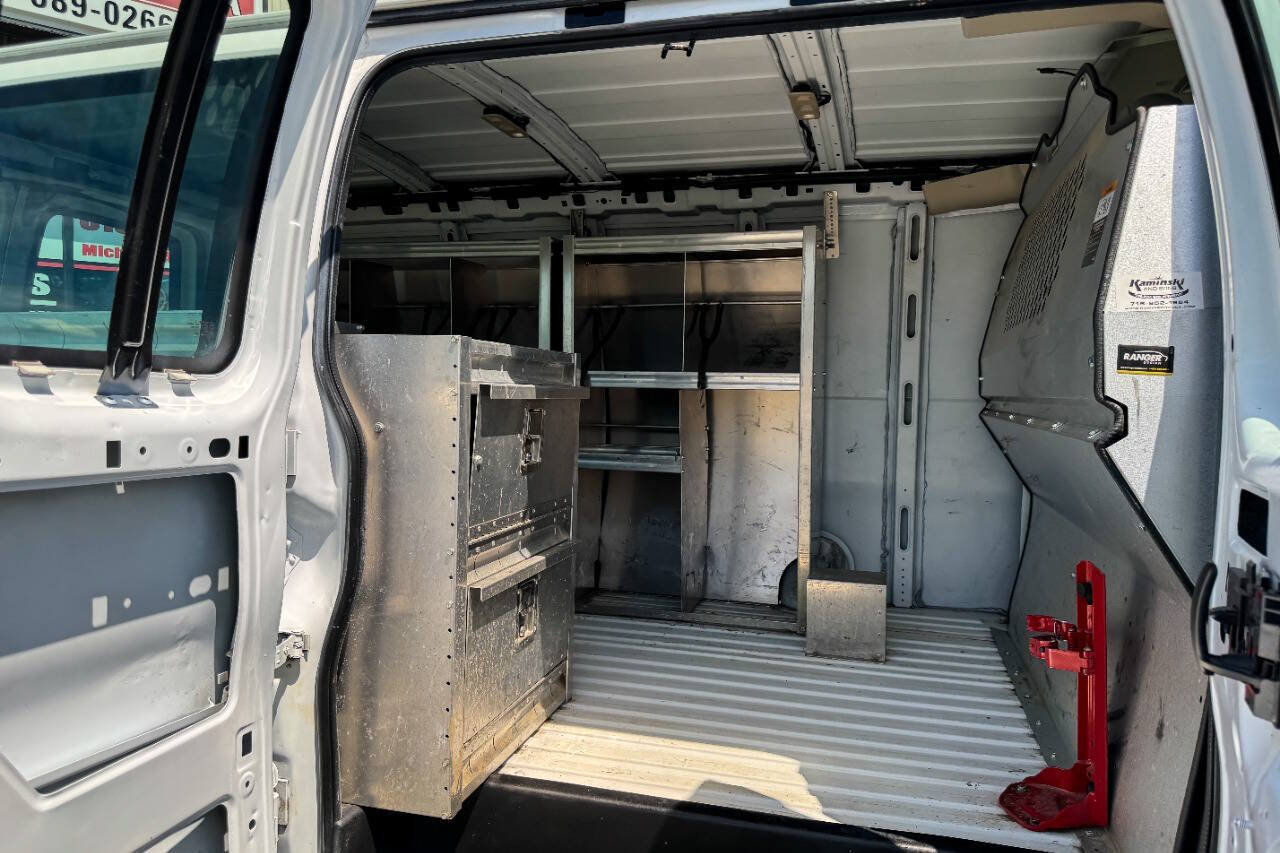 Used 2018 Chevrolet Express 2500 w/ Driver Convenience Package RWD image 13