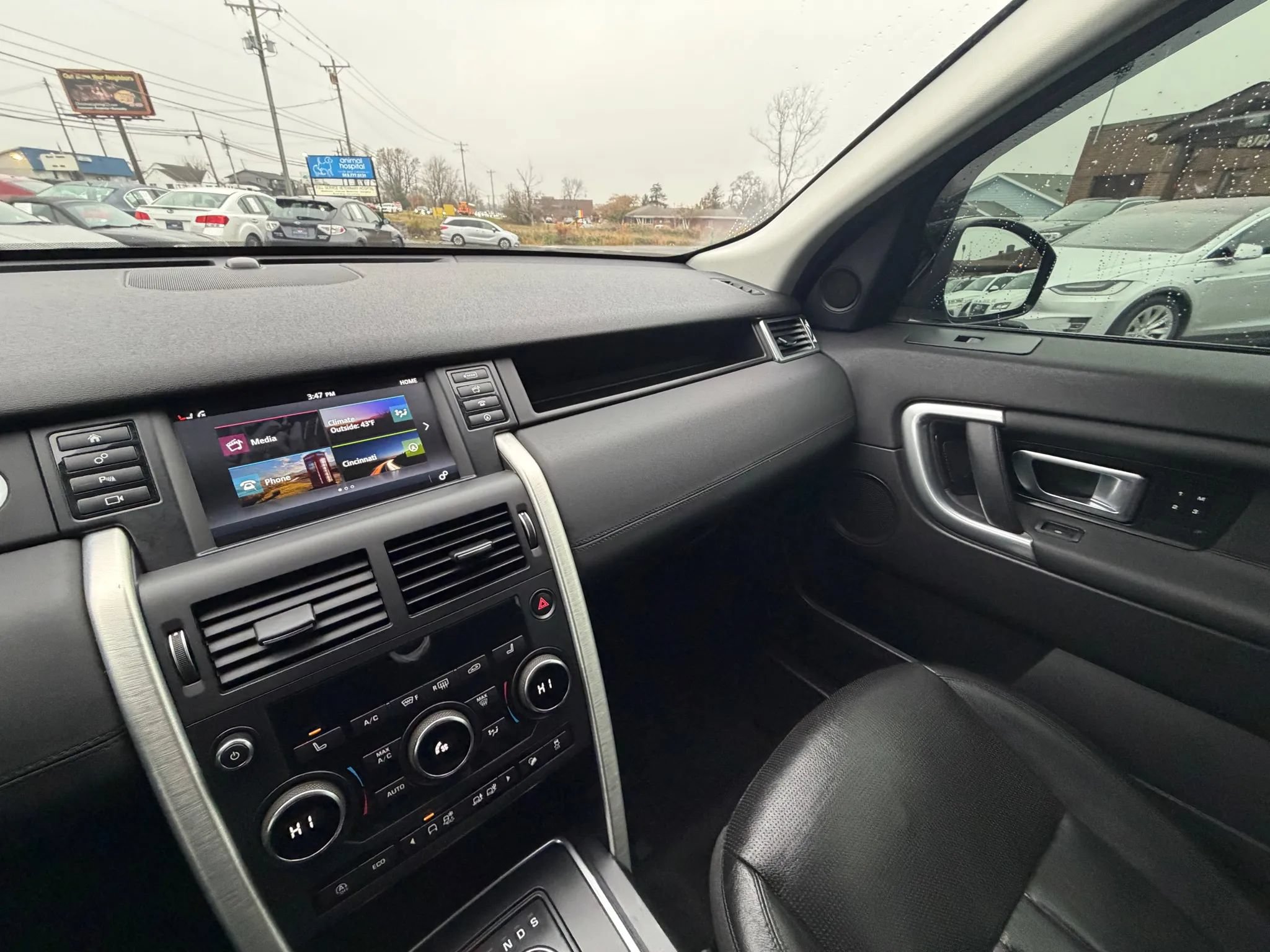 Used 2018 Land Rover Discovery Sport HSE AWD/4WD image 17