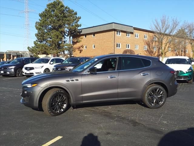 Used 2024 Maserati Levante GT Ultima AWD/4WD image 5