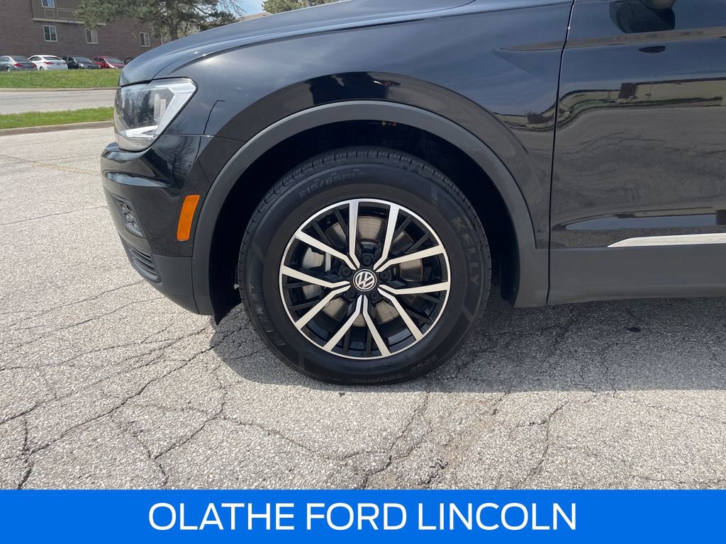 Used 2021 Volkswagen Tiguan SE w/ Panoramic Sunroof Package image 31