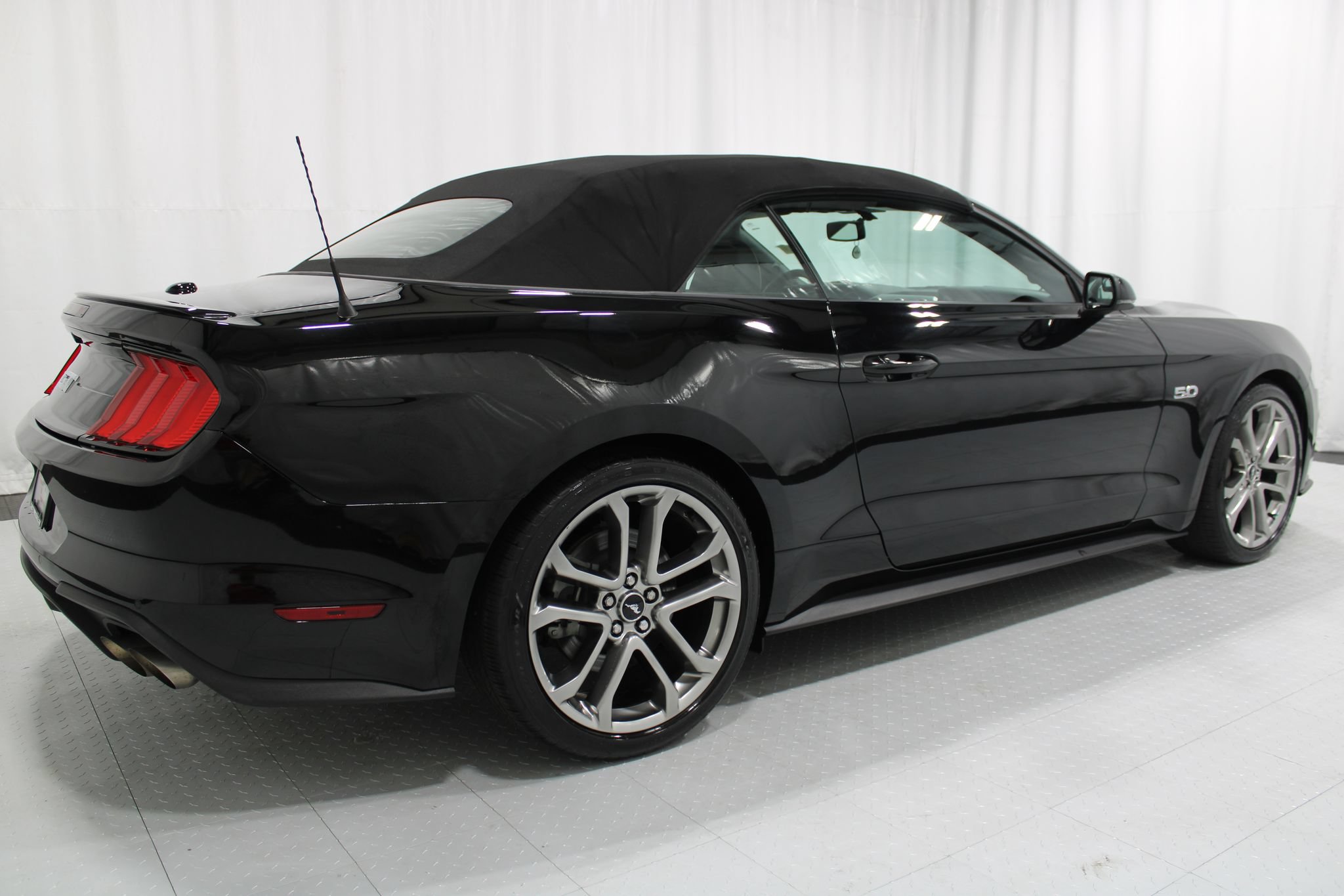 Used 2018 Ford Mustang GT Premium RWD image 6