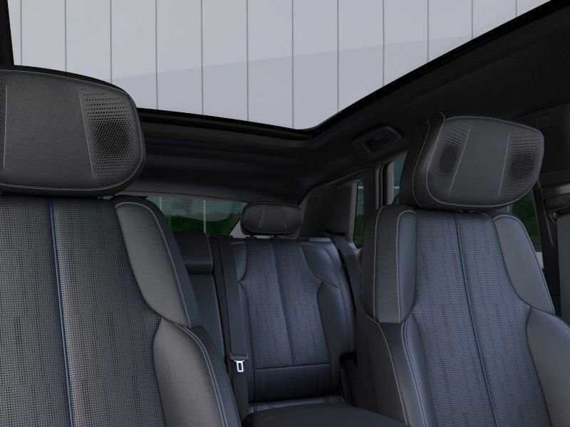 New 2026 Cadillac Lyriq V image 31