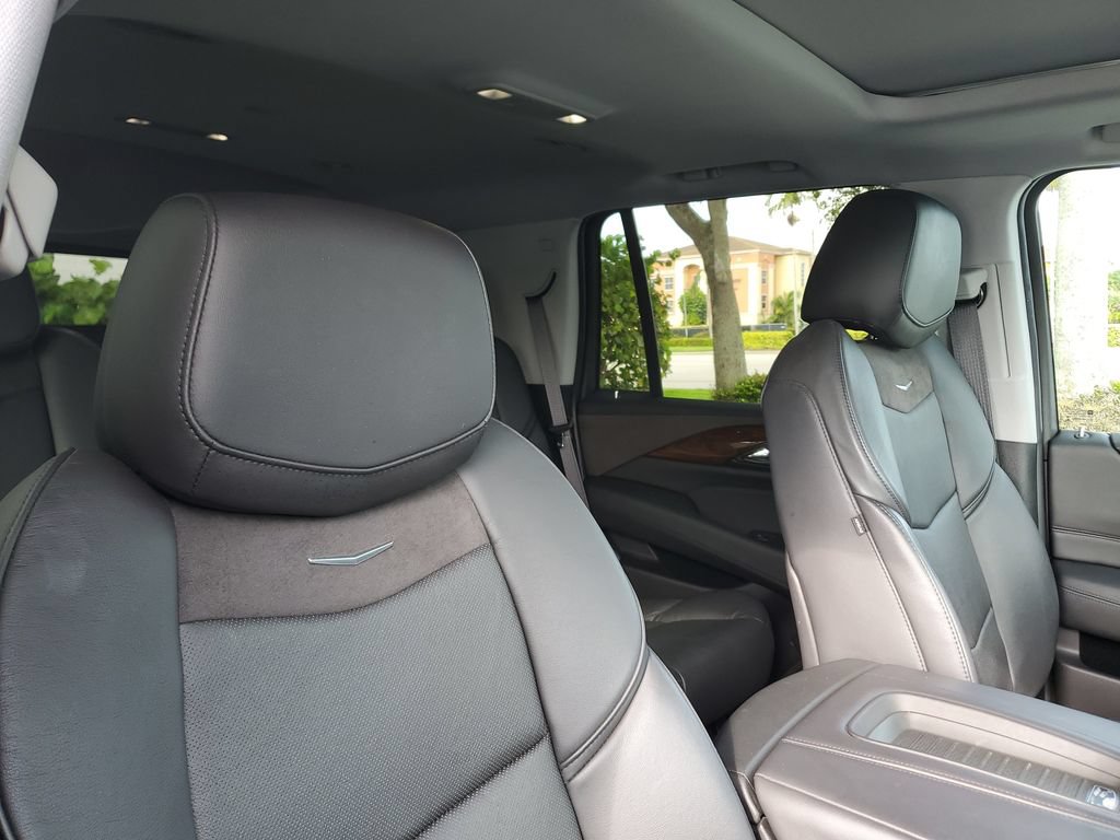 Used 2020 Cadillac Escalade Luxury AWD/4WD image 24