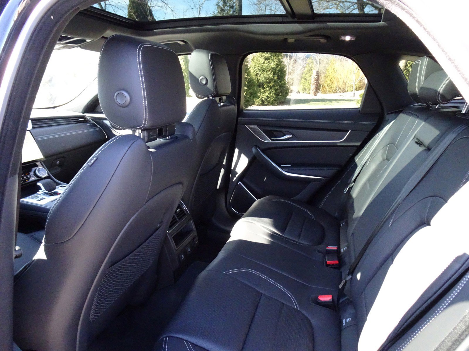 New 2025 Jaguar F-PACE R-Dynamic S image 19