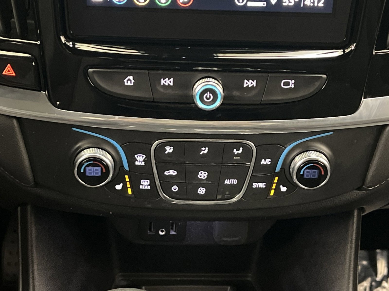 Used 2022 Chevrolet Traverse LT image 19