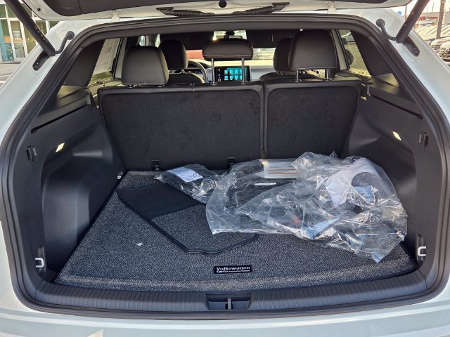 New 2026 Volkswagen Atlas Cross Sport SE FWD image 12