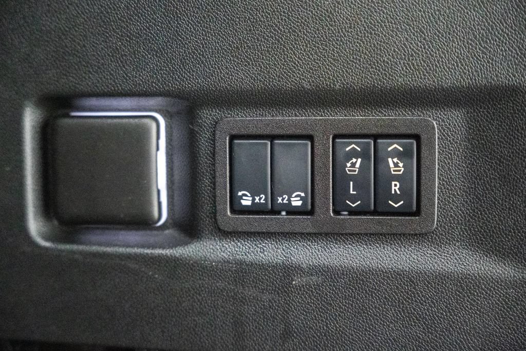 Used 2025 Chevrolet Tahoe Premier AWD/4WD image 12