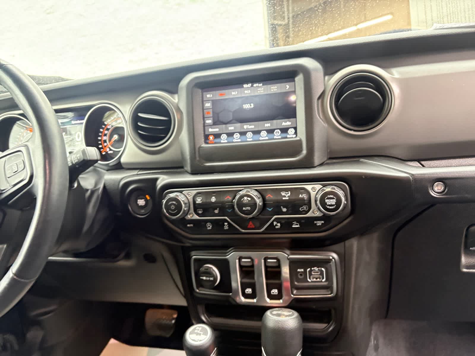 Used 2022 Jeep Wrangler Sport AWD/4WD image 19