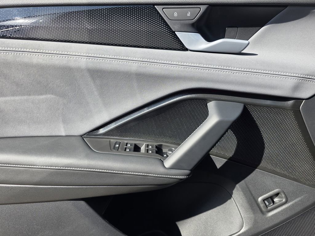 New 2026 Volkswagen Tiguan SE R-Line image 17