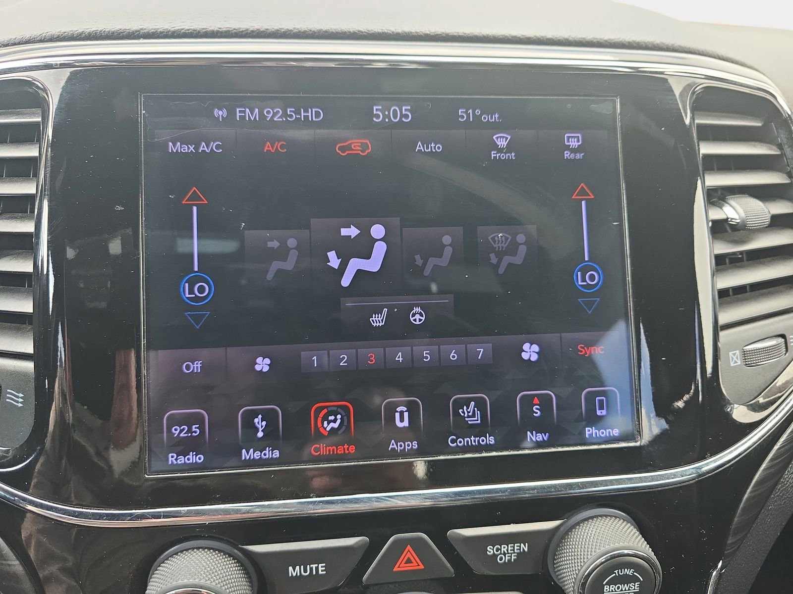 Used 2019 Jeep Grand Cherokee Altitude AWD/4WD image 25