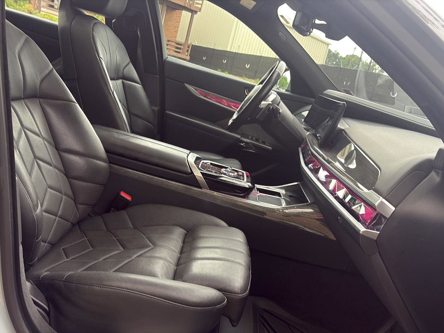 Used 2023 BMW 760i xDrive w/ Executive Package AWD/4WD image 17