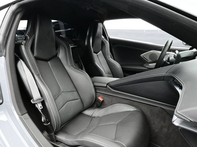 Used 2025 Chevrolet Corvette Z06 RWD image 11
