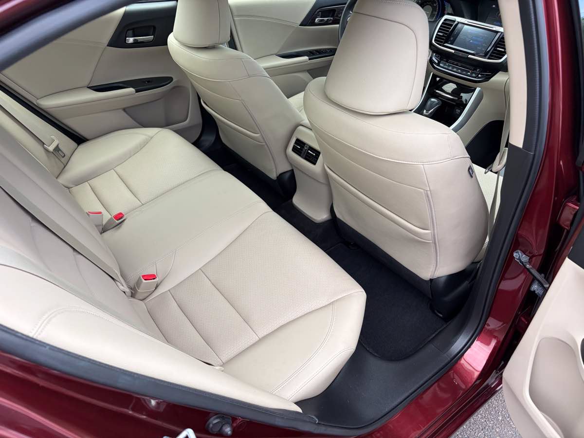 Used 2017 Honda Accord EX-L image 21