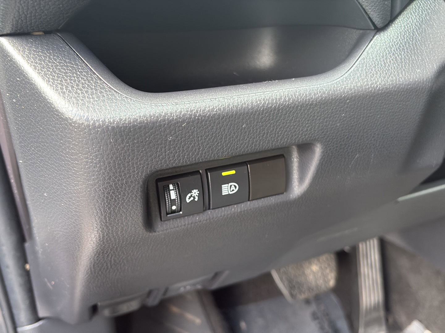 Used 2025 Toyota RAV4 XLE AWD/4WD image 26