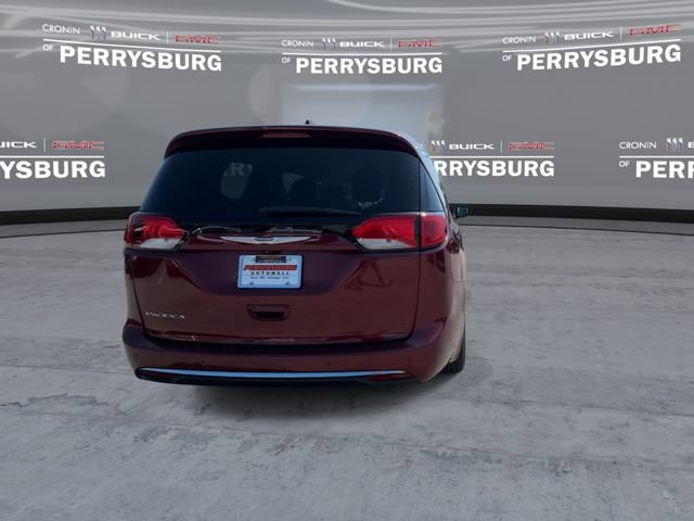Used 2019 Chrysler Pacifica Touring-L Plus w/ Tire & Wheel Group FWD image 7