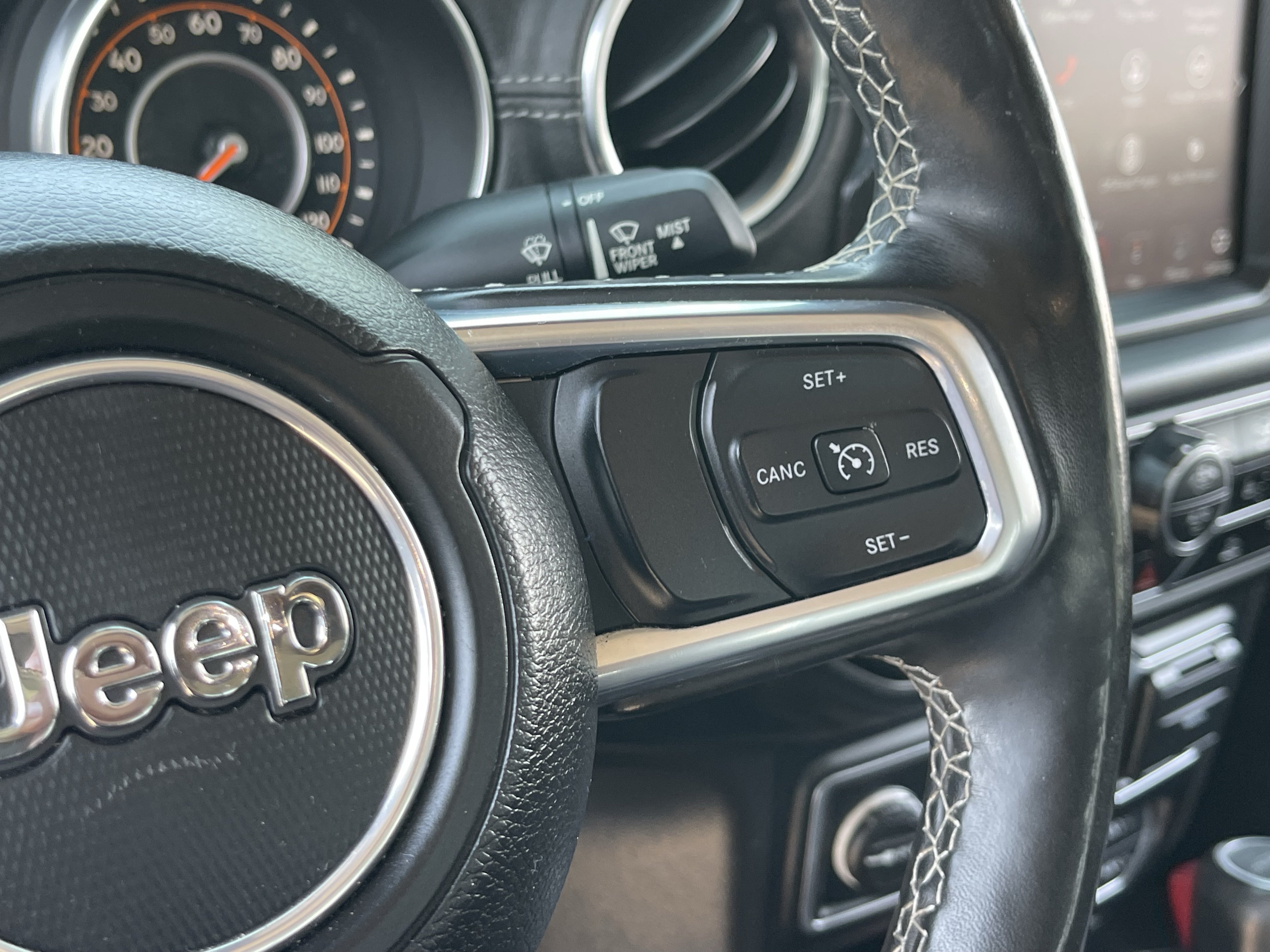 Used 2020 Jeep Gladiator Overland AWD/4WD image 23