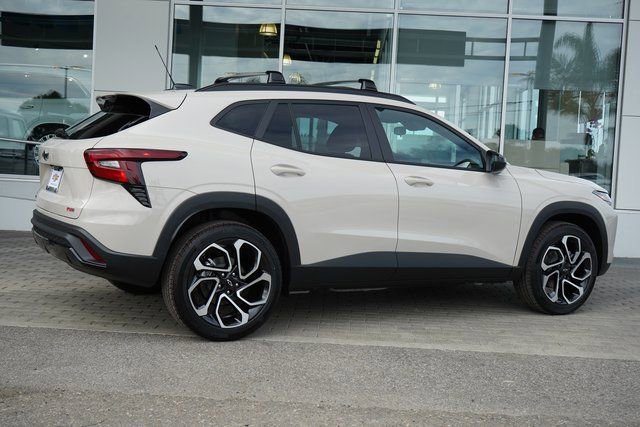 New 2026 Chevrolet Trax RS w/ Sunroof Package image 9