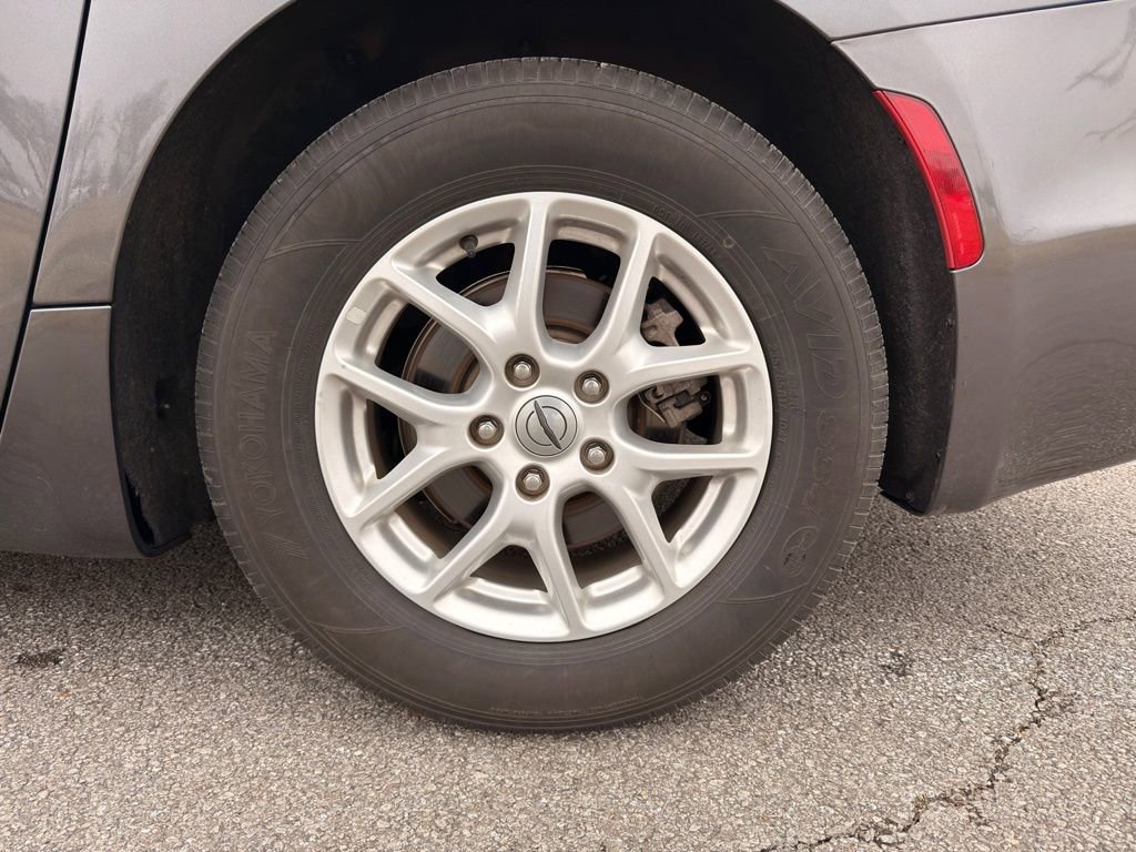 Used 2022 Chrysler Pacifica Touring-L image 20