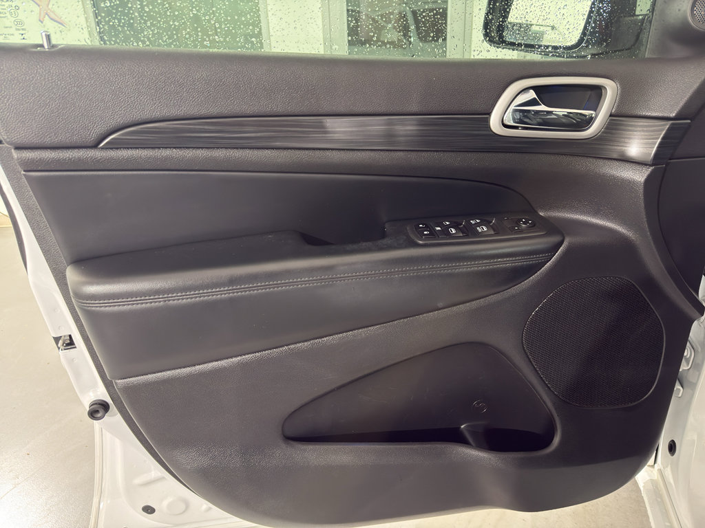 Used 2020 Jeep Grand Cherokee Altitude image 17