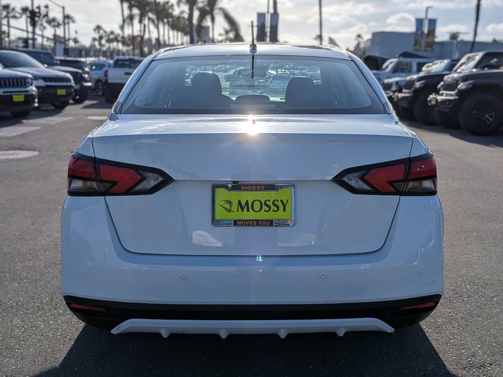 Used 2022 Nissan Versa S w/ Trunk Package FWD image 4