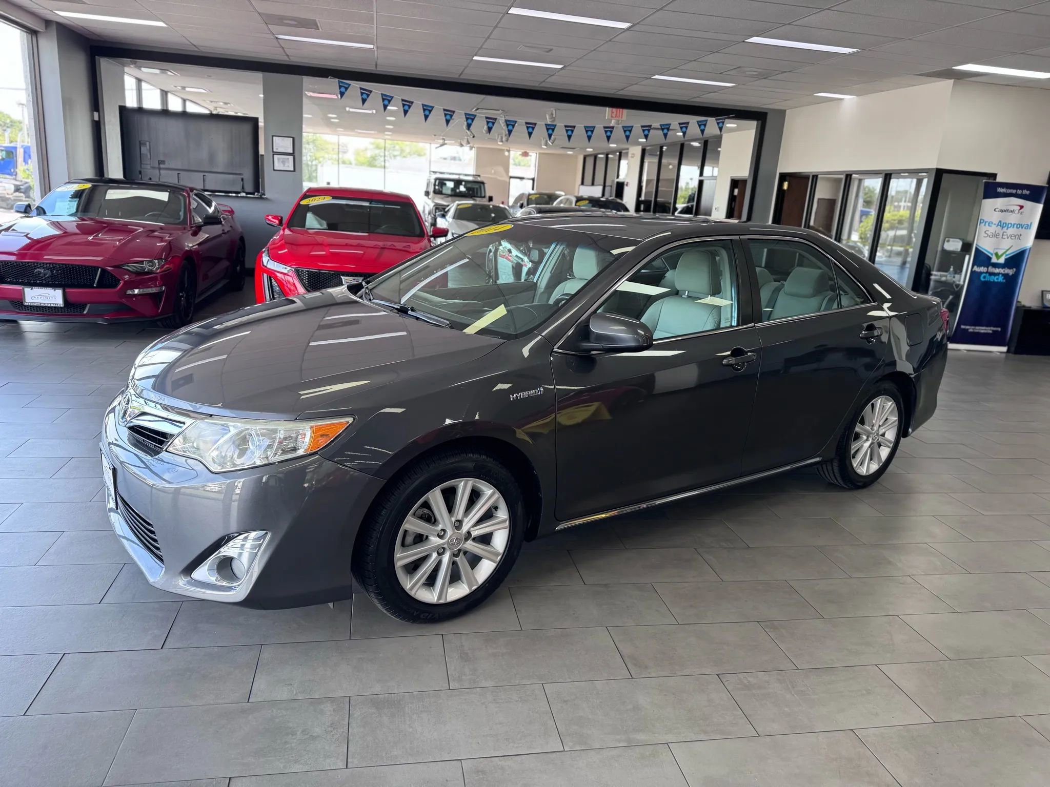 Used 2014 Toyota Camry XLE image 7