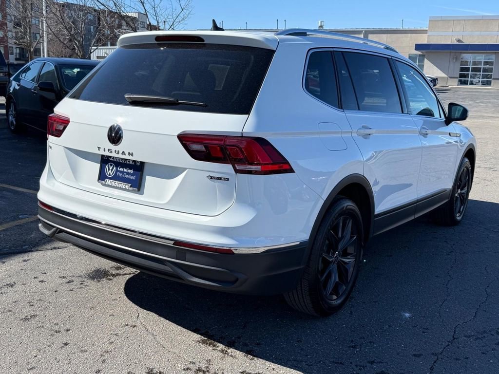 Certified 2024 Volkswagen Tiguan SE image 3