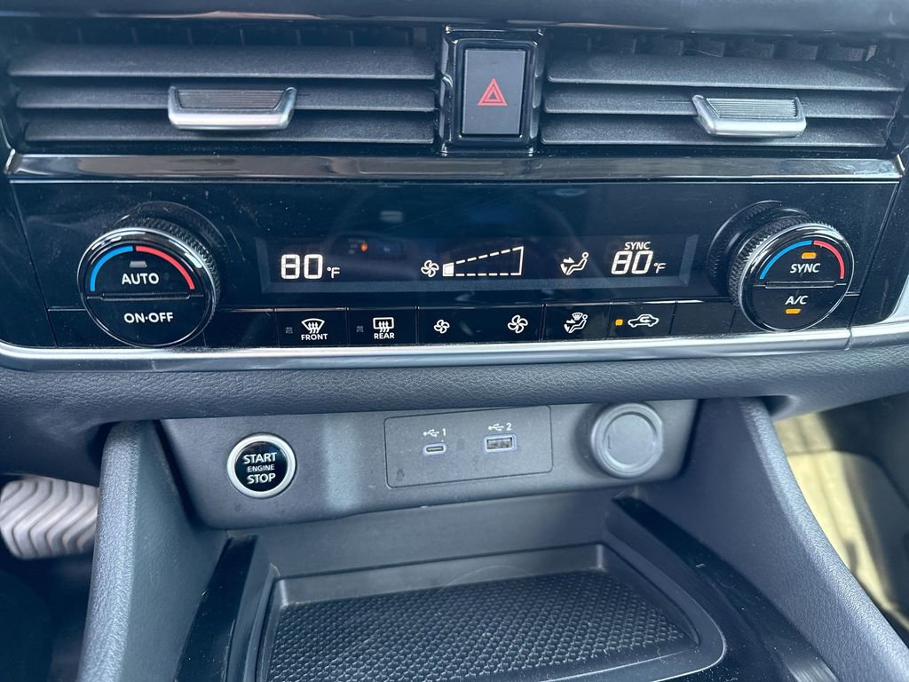 Used 2023 Nissan Rogue SV image 12