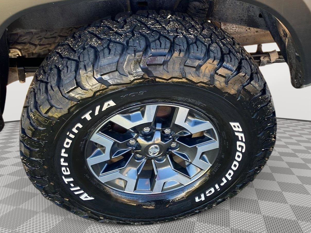 Used 2022 Toyota Tacoma TRD Off-Road w/ Technology Package image 16