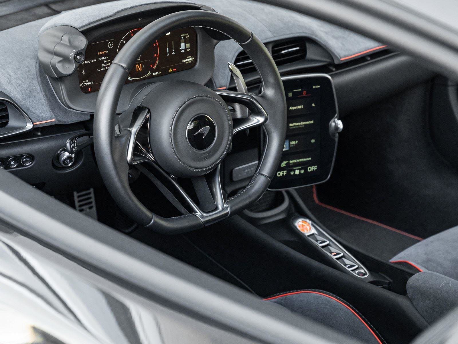 Used 2025 McLaren Artura image 10