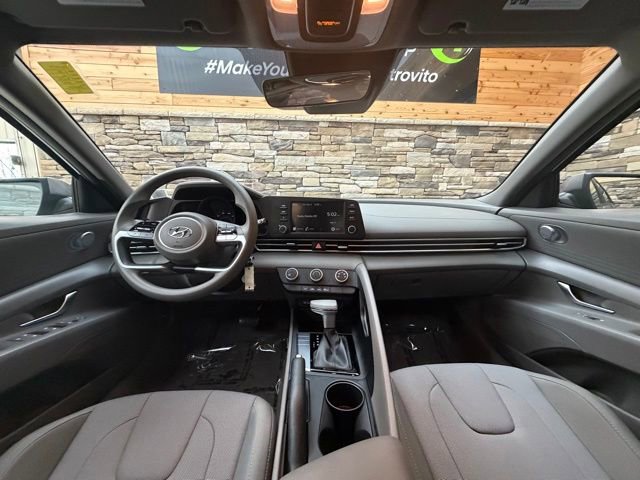 Used 2023 Hyundai Elantra SE FWD image 16