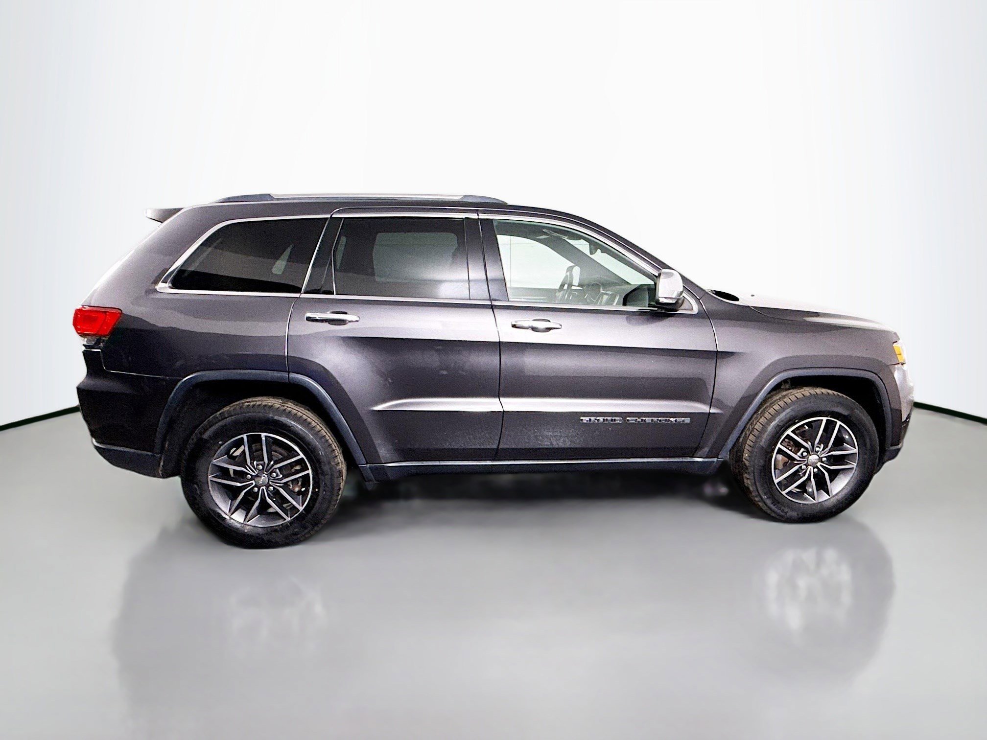 Used 2017 Jeep Grand Cherokee Limited image 11