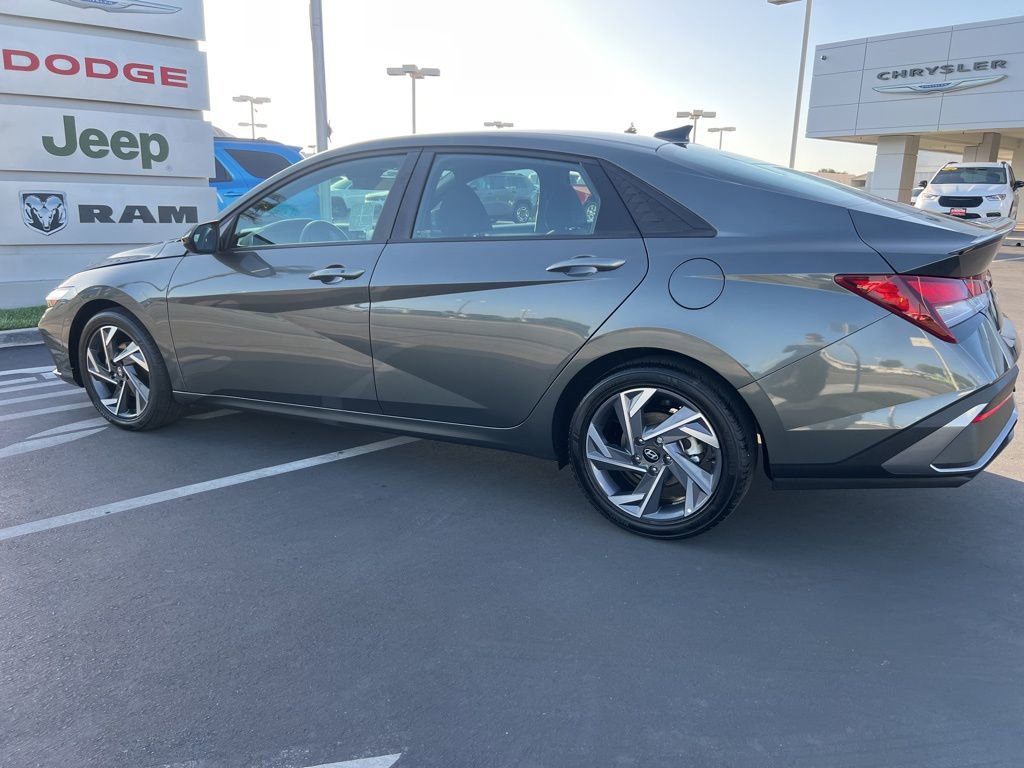Used 2025 Hyundai Elantra Sport w/ Cargo Package FWD image 20